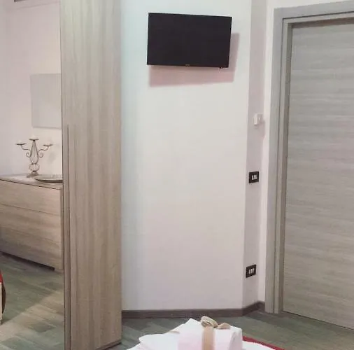 L'angolo Xxiv Maggio 莱切