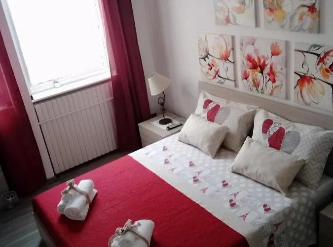 L'angolo Xxiv Maggio 莱切